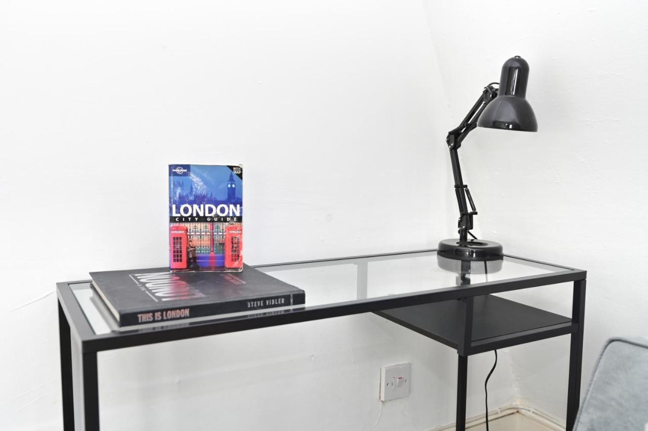 Soho, Piccadilly & Chinatown - Two Bedroom & Two Double Beds Apartment Londres Exterior foto